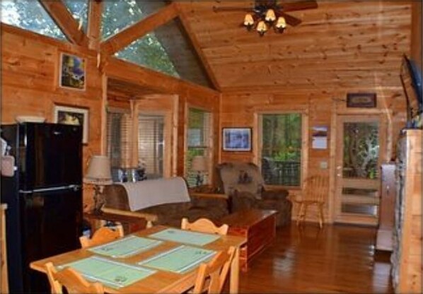 Quarto | Área de estar | TV, DVD player