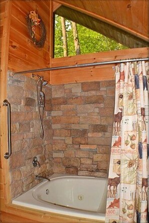 Room | Jetted bathtub - Always Kiss Me Goodnight (Sevierville)