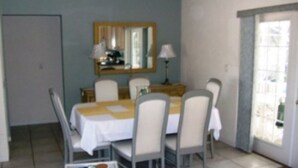Zimmer | Essbereich im Zimmer
