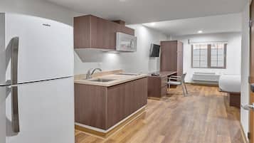 Suite, 1 Queen Bed