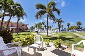 Property grounds - 🌊 Gulf Winds Ground-Floor 2BR — Courtyard Patio with Gulf View & Budget-Friendly Comfort (ST PETE BEACH)