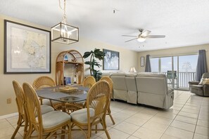 Dining - 🌴 Sea Breeze #703  Gulf Front Comfort with Amazing Beach Sunset Views (Madeira Beach)