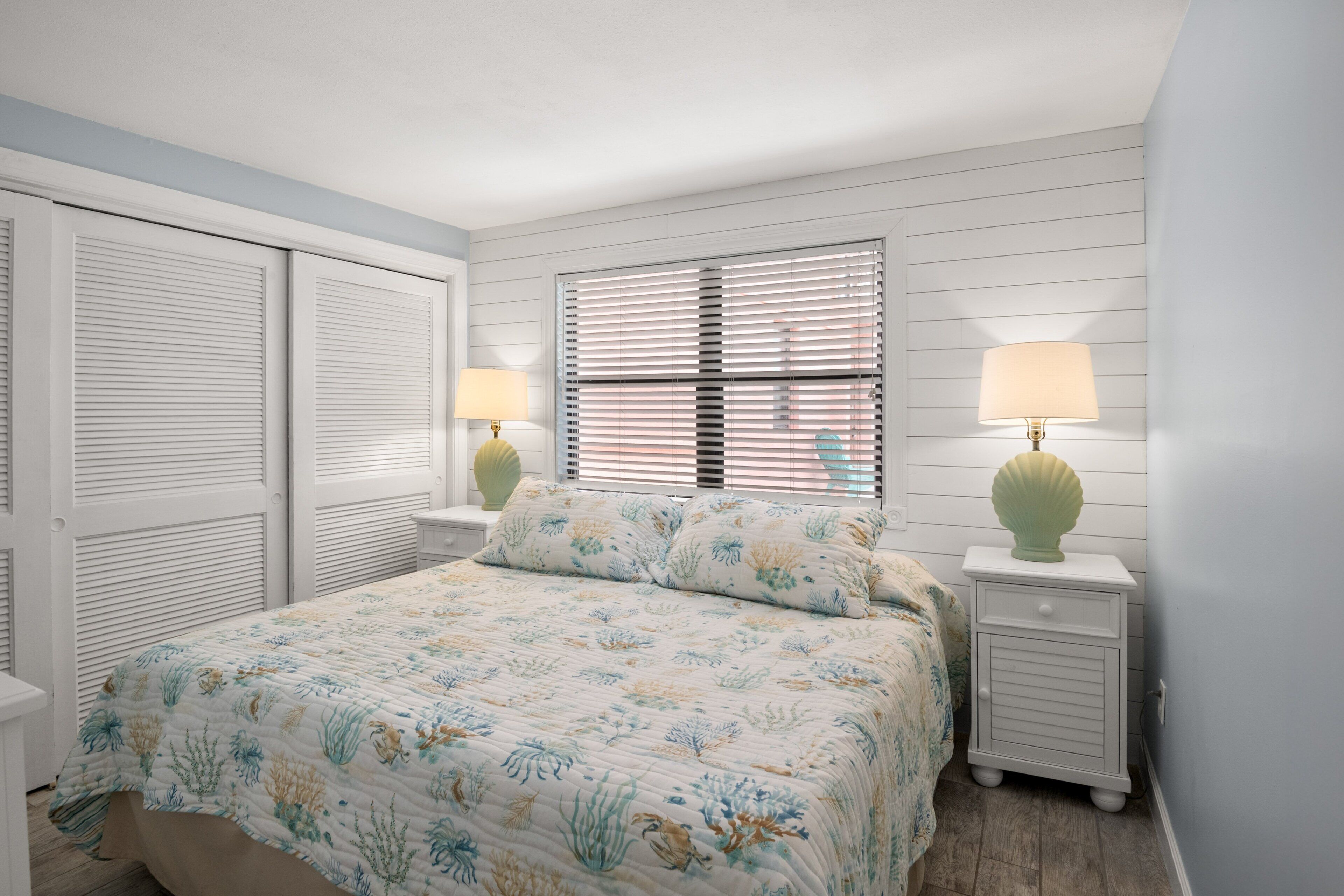 Gulf Winds Cottage  2br Hideaway With Private Screened Patio & King Beds - St. Pete Beach, FL