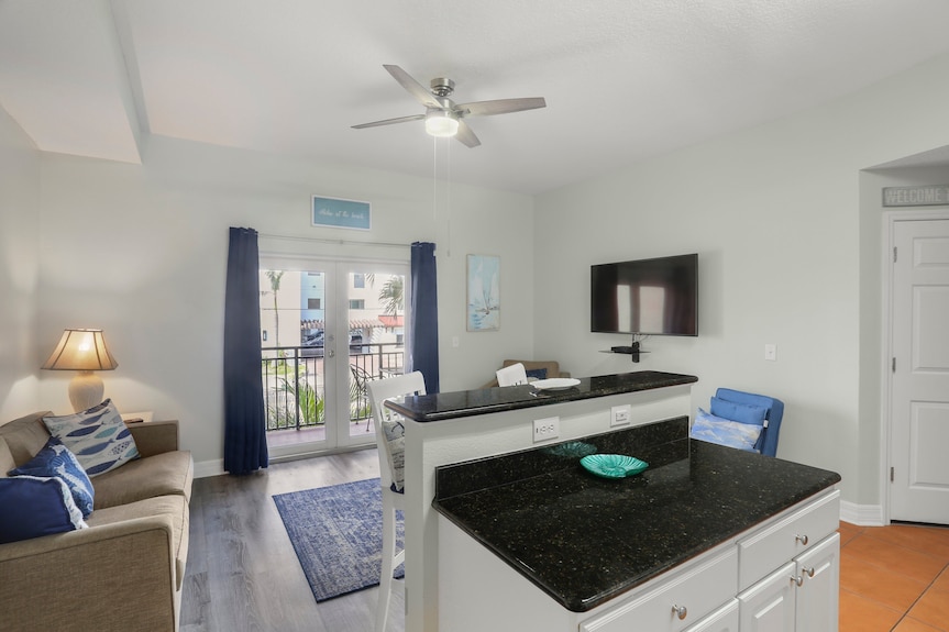 Madeira Bay Resort #201 Accessible, Pet-friendly Comfort Near The Beach - Madeira Beach, FL