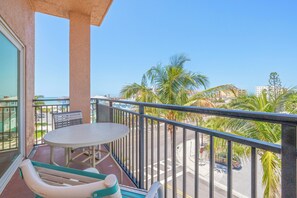 Outdoor dining - Madeira Bay Resort #416 – Family-Friendly Two-Bedroom Condo with Bunk Beds & Hard Surface Floors (Madeira Beach)