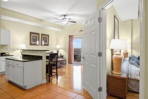 1 habitación, tabla de planchar con plancha, wifi gratis y ropa de cama 