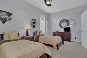 3 habitaciones, tabla de planchar con plancha, wifi y ropa de cama 