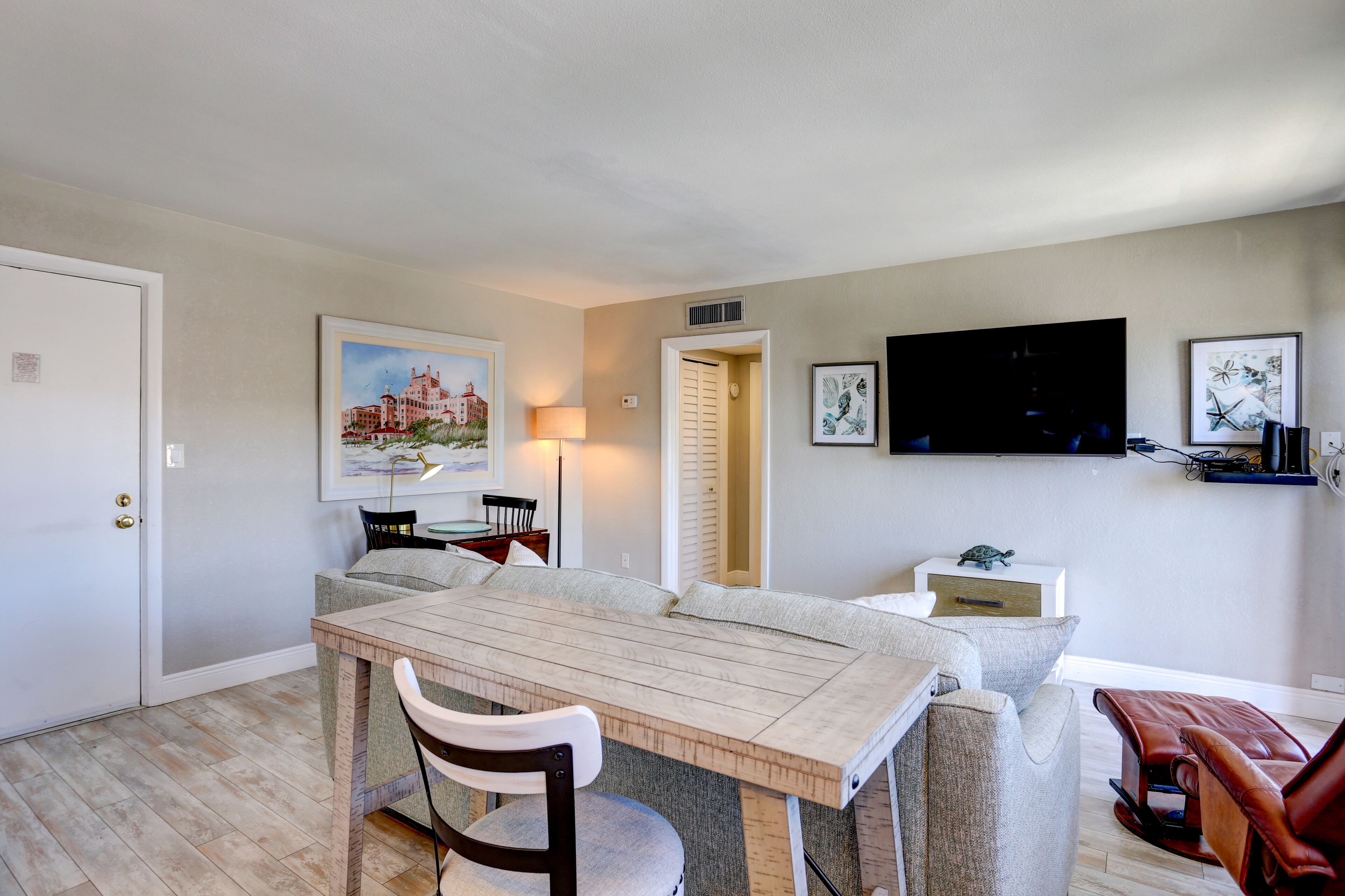 Gulf Winds 2nd-floor Condo  Gulf Views & Bright Beachside Charm - St. Pete Beach, FL