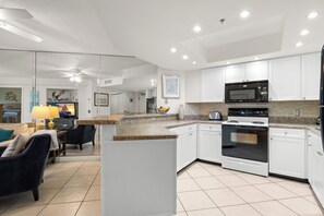 Fridge, microwave, oven, stovetop - 🌿 Select View Condo at Gulf Strand Resort — St. Pete Beach (St Pete Beach)