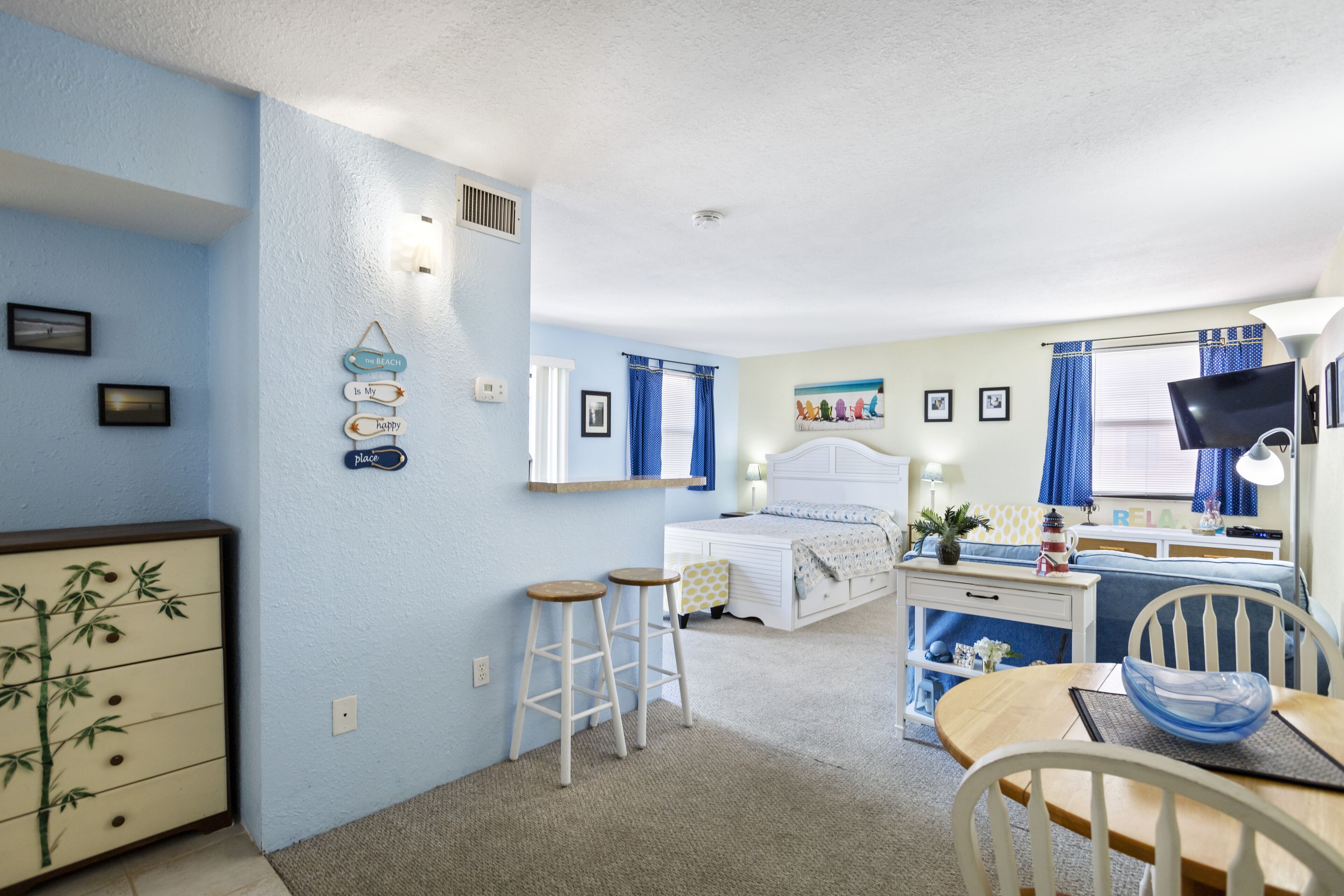 Iron/ironing board, free WiFi, bed sheets