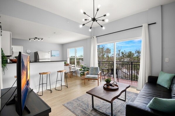 TV, DVD player, printers - 🌅 Madeira Bay Resort #313 – Marina-View Comfort with Balcony & Work-Friendly Touches (Madeira Beach)