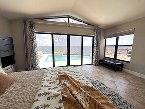 4 habitaciones, tabla de planchar con plancha, wifi y ropa de cama 