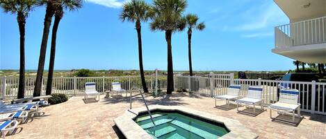 حمّام سباحة مُدفَّأ