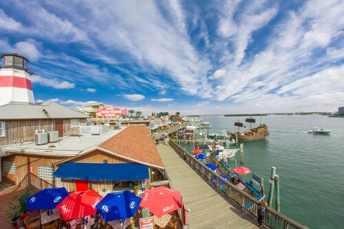 🌅 Madeira Bay Resort – Spacious 3-Bedroom Condo with Marina Views & Pet-Friendly Comfort