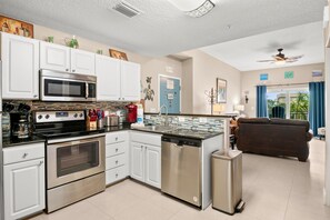 冰箱、微波炉、烤箱、炉灶