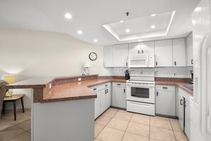 Fridge, microwave, oven, stovetop - 🌅 Prime View Condo — Gulf Strand Resort, St. Pete Beach (St Pete Beach)