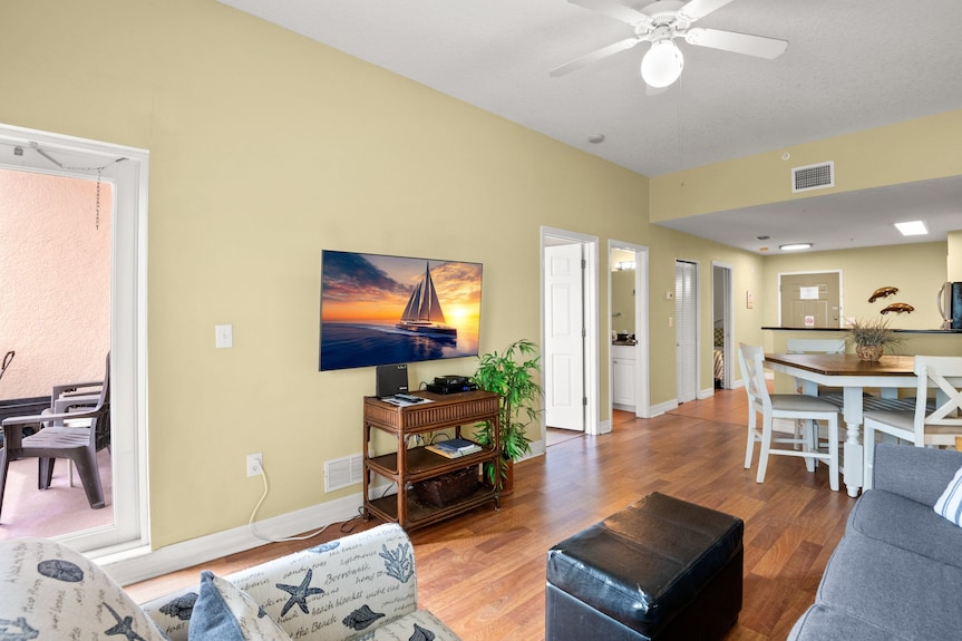 Madeira Bay Resort #408 Stylish Marina-view Condo With Updated Décor & Gulfside Charm - Madeira Beach, FL