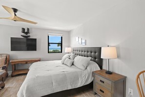 Een strijkplank/strijkijzer, gratis wifi, beddengoed