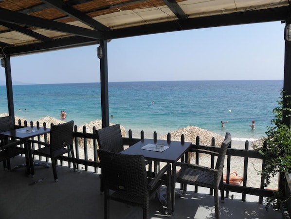 Tempat makan outdoor