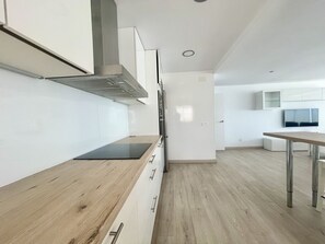 Fridge, microwave, coffee/tea maker, electric kettle