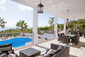Outdoor dining - Near to Beach (Alcaidesa)