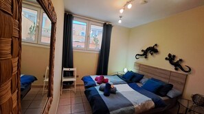 2 slaapkamers, een strijkplank/strijkijzer, gratis wifi, beddengoed