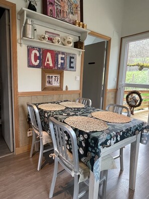 Dining - Cottage in the forest with heated pool from May to October (Buhl)