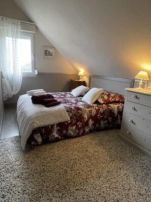 2 dormitorios, tabla de planchar con plancha, wifi y ropa de cama