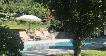 Cottage nella foresta con piscina riscaldata da maggio a ottobre