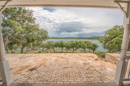 Beautiful waterfront home on Canyon Lake! Over 400 feet of waterfront!