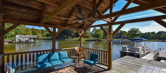 Updates voltooid! Verbazingwekkende blokhut met 4 kajaks, paddleboard, pooltafel, bubbelbad