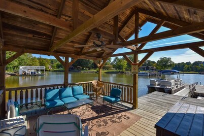 Queens Cove Cottage - Log Cabin w Private Dock - Lake Norman Vacation Rental