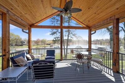 Queens Cove Cottage - Log Cabin w Private Dock - Lake Norman Vacation Rental