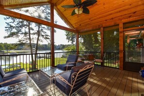 Property grounds - Queens Cove Cottage - Log Cabin w Private Dock - Lake Norman Vacation Rental (Mooresville)