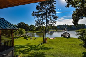 Property grounds - Queens Cove Cottage - Log Cabin w Private Dock - Lake Norman Vacation Rental (Mooresville)