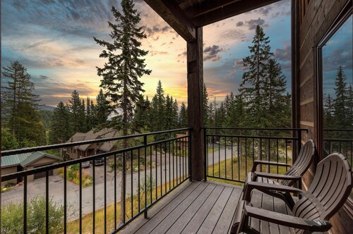 Great views from Pines 4 bedroom condo just steps to slope!  AC for hot summer days