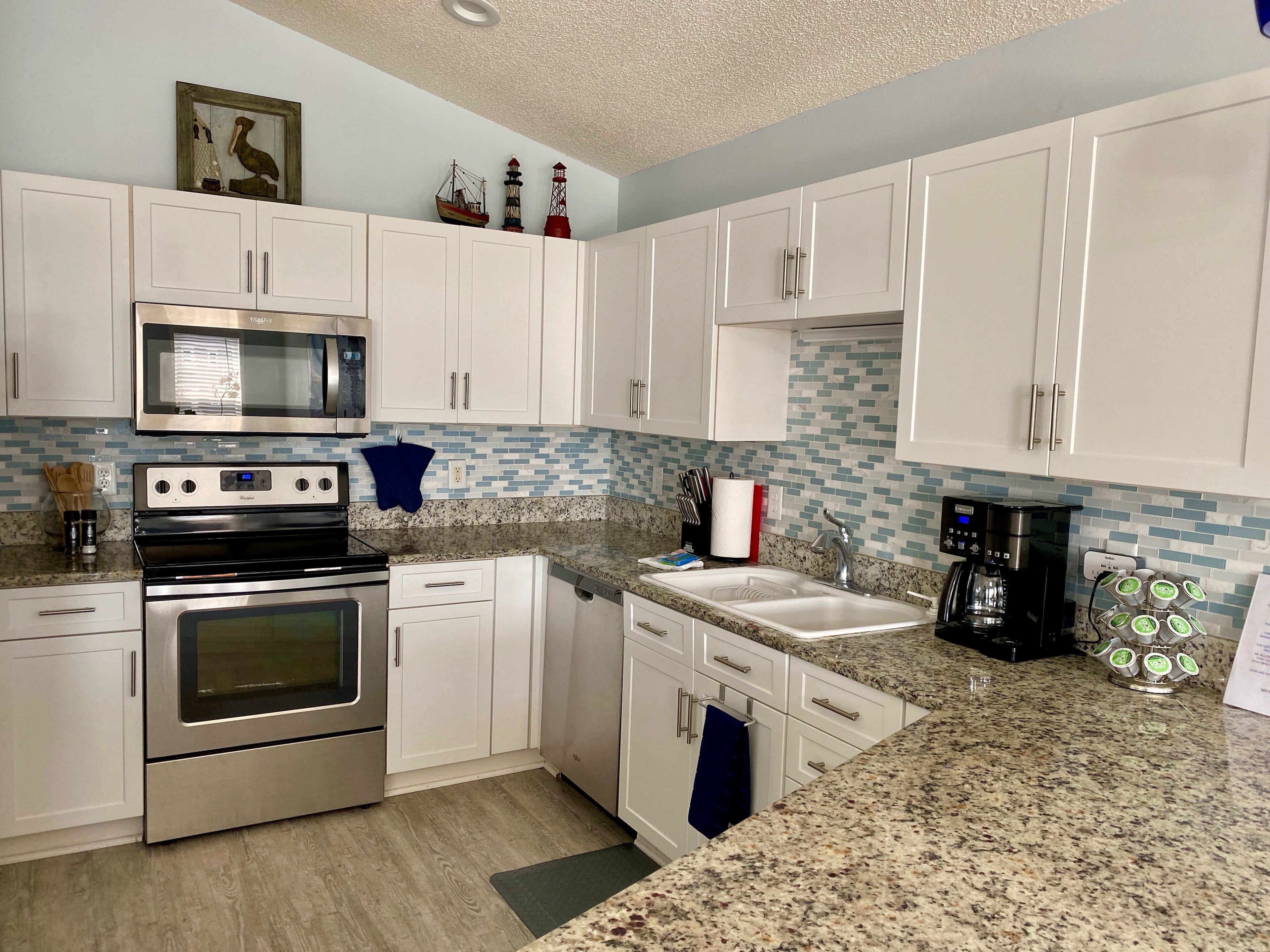 Frigorifero, microonde, forno, piano cottura