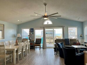 Smart-TV, DVD-Player, Bücher, Videothek