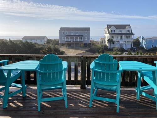 Nauti uskomattomista näkymistä tästä moitteettomasta 2. rivistä, lemmikkiystävällisestä kodista