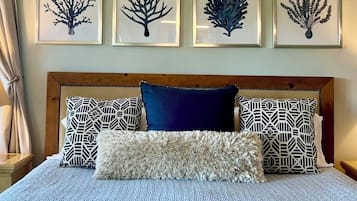 4 bedrooms, desk, iron/ironing board, travel crib