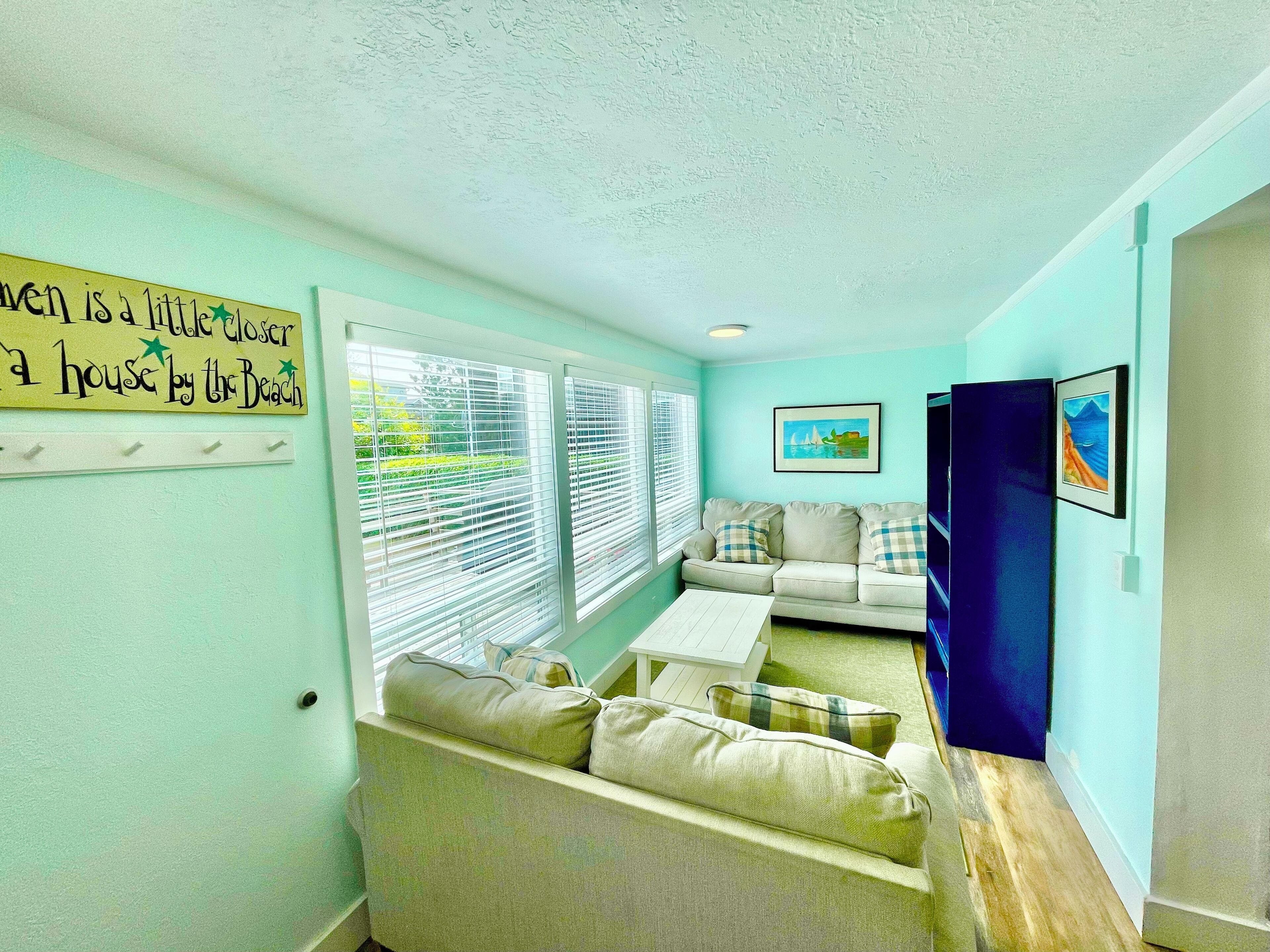 Smart-TV, Kamin, Bücher