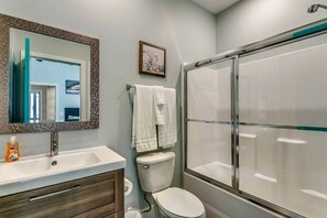 Combined shower/bathtub, towels, toilet paper