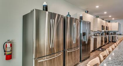 HUGE POOL, STOCKED GAME ROOM, SLEEPS 50, 1 min WALK TO BEACH, INCREDIBLE VIEWS!!