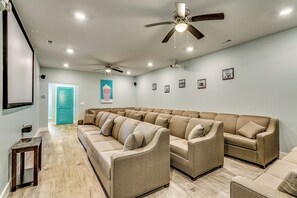 Smart TV, table football, stereo