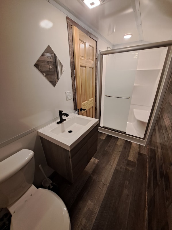 Shower, soap, toilet paper - Cottage 5 is great for family gatherings, & fishing on Lake Osakis! (Osakis)