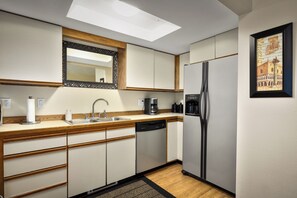 冰箱、微波炉、炉灶、洗碗机