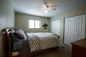 2 chambres, fer et planche à repasser, Wi-Fi gratuit, draps fournis
