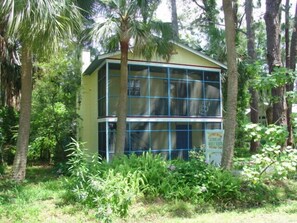 Exterior - Comfy, Cozy Beach Apartment for Two with Adjustable King Bed!!! (Tybee Island)
