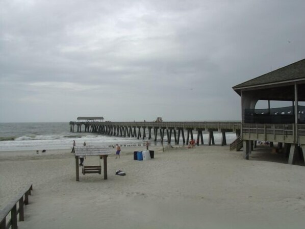 Beach nearby - Comfy, Cozy Beach Apartment for Two with Adjustable King Bed!!! (Tybee Island)