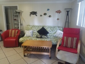 Smart-TV, DVD-Player, Bücher